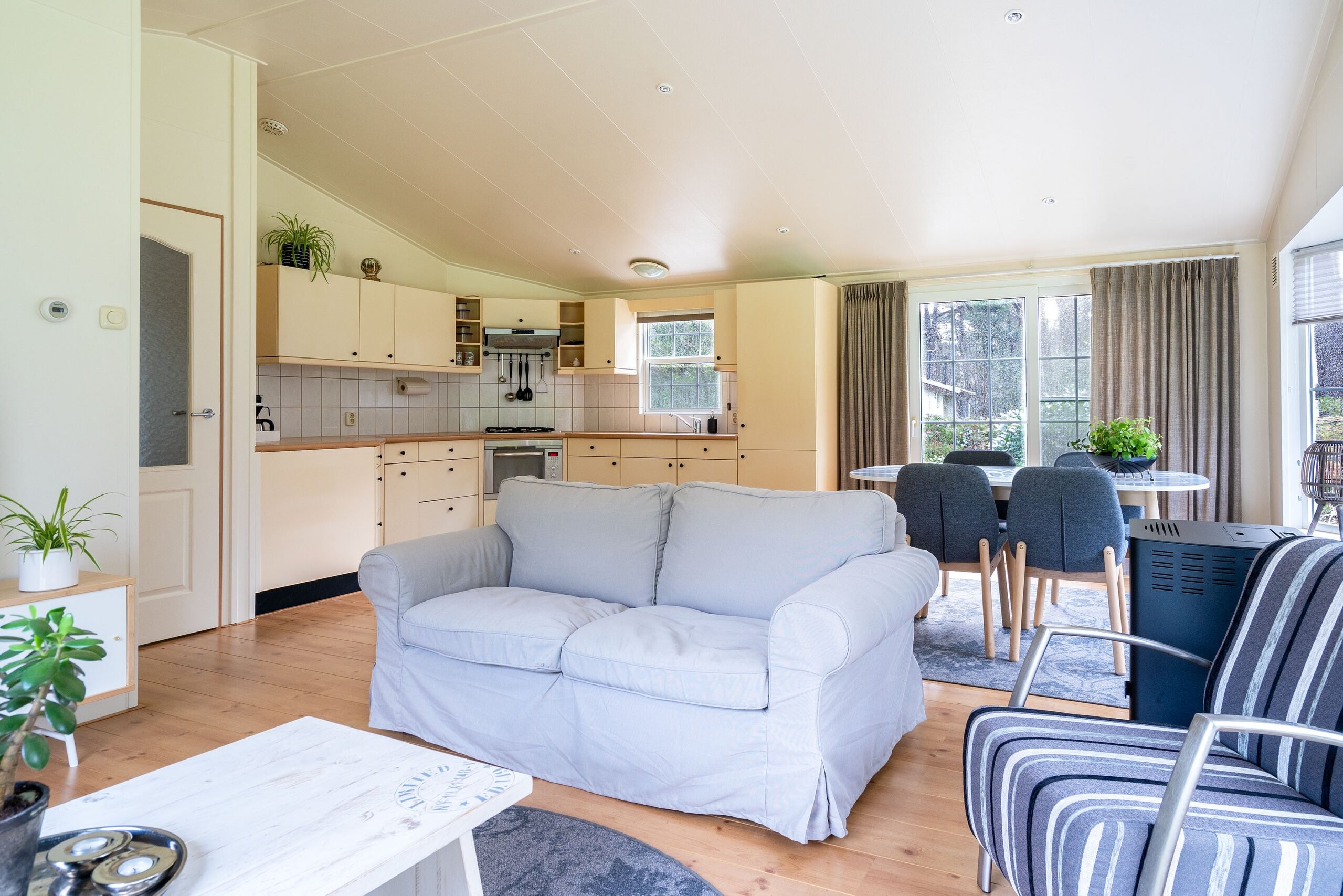5woonvertrek215
